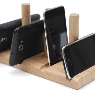Leanii station phone and tablet stand holding phones